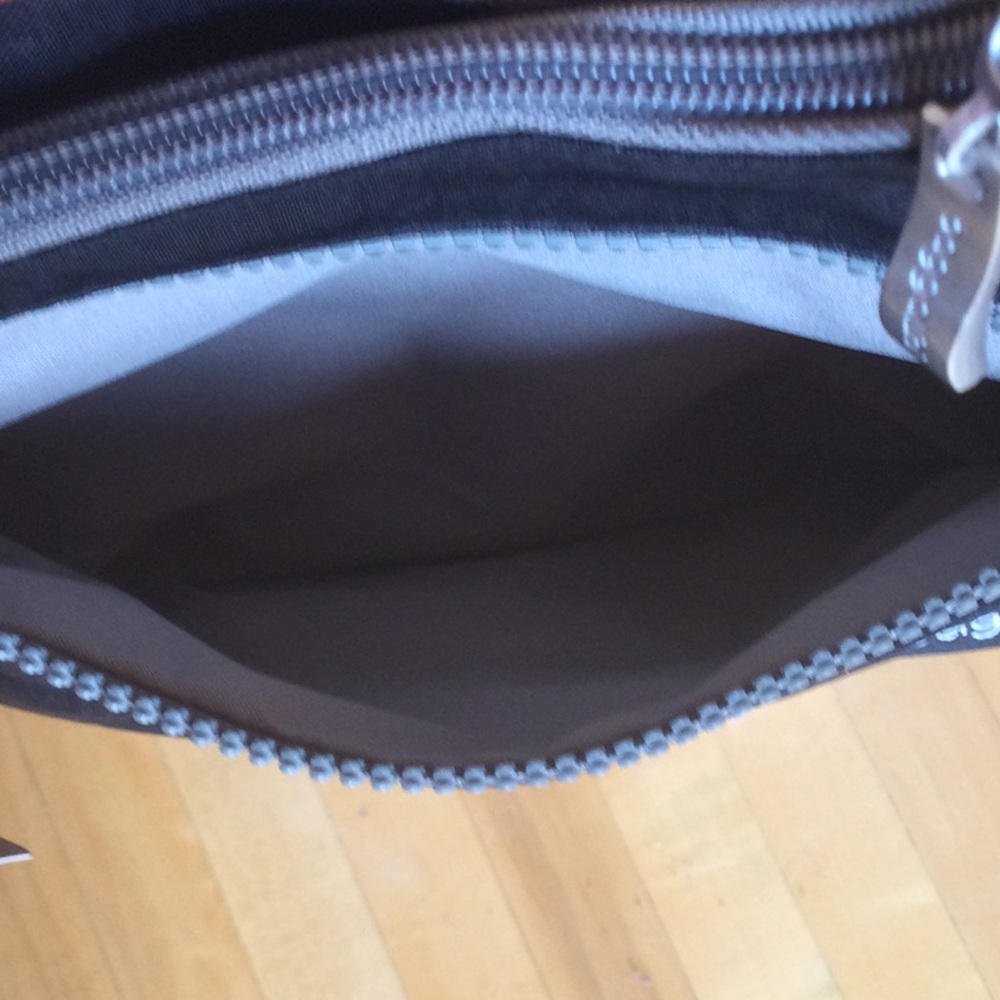 NWT  Black/Silver/Gray Baggallini Crossbody Purse - Picture 9 of 15